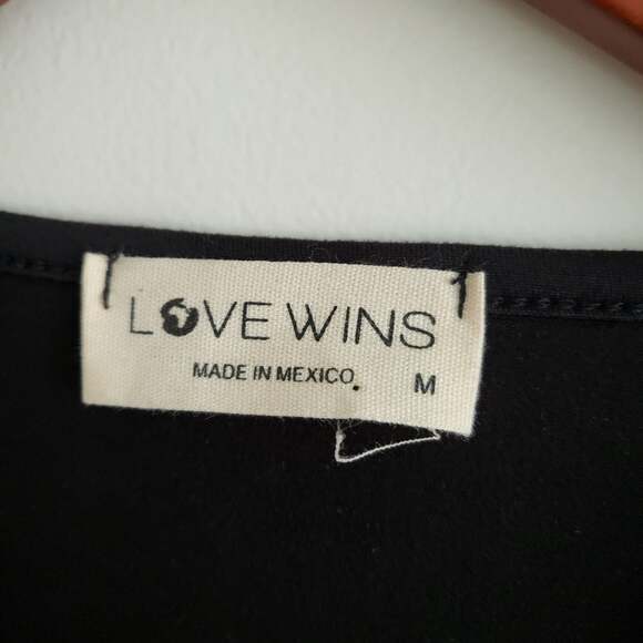 New Love wins black tee with pearl sleeves - Picture 4 of 5